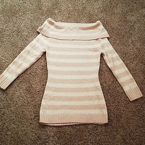 Off shoulder sweater.